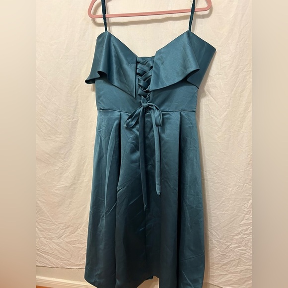 NWOT Off-the-Shoulder Midi Dress – Perfect for Prom, Weddings, or Parties - Picture 3 of 4